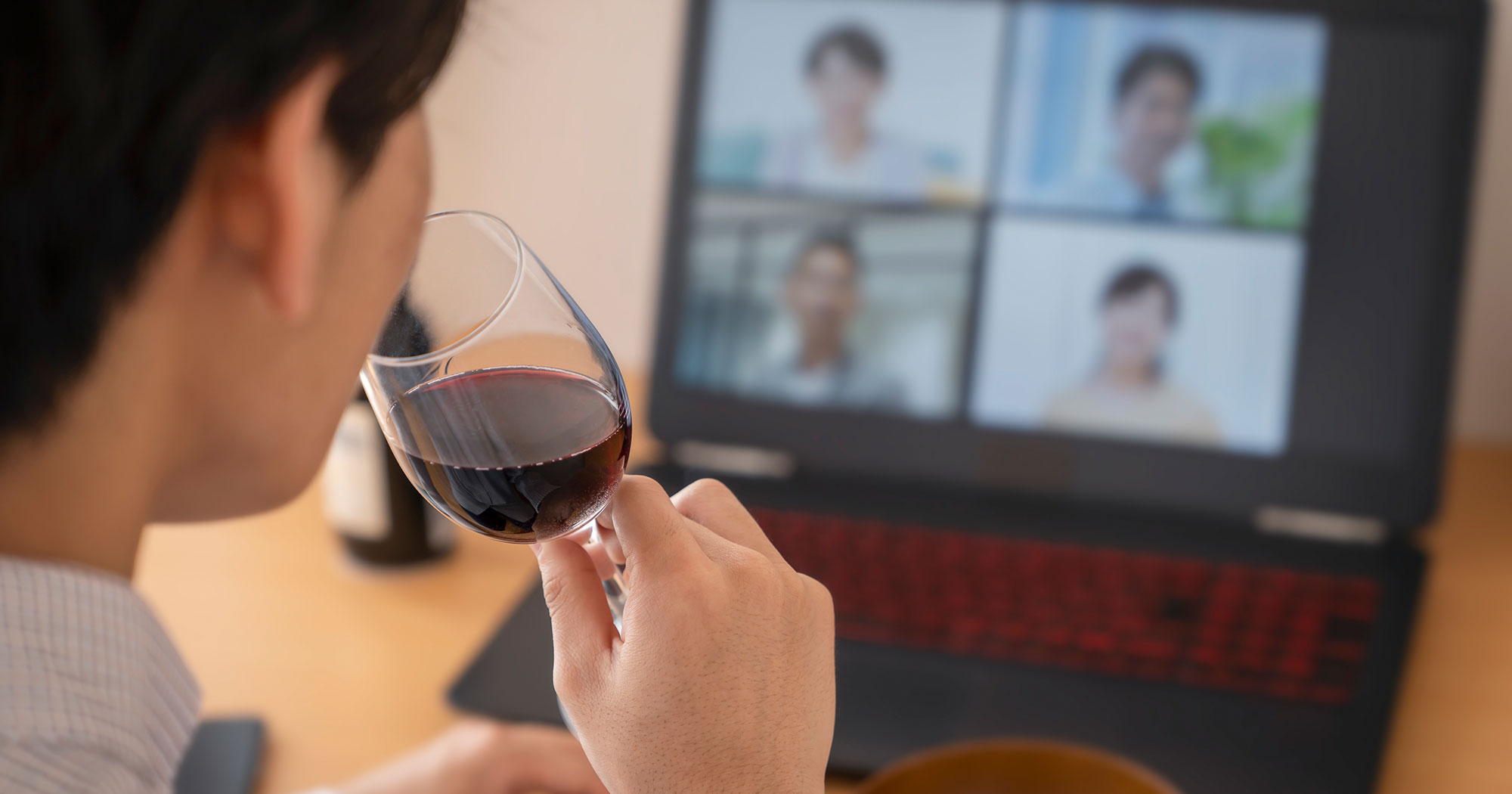 オンライン忘年会　ビジネス